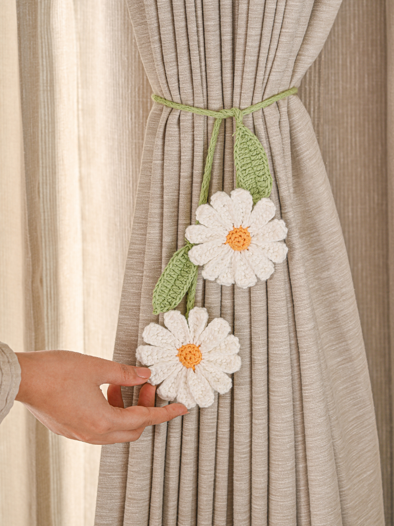 Daisy Curtain Tie